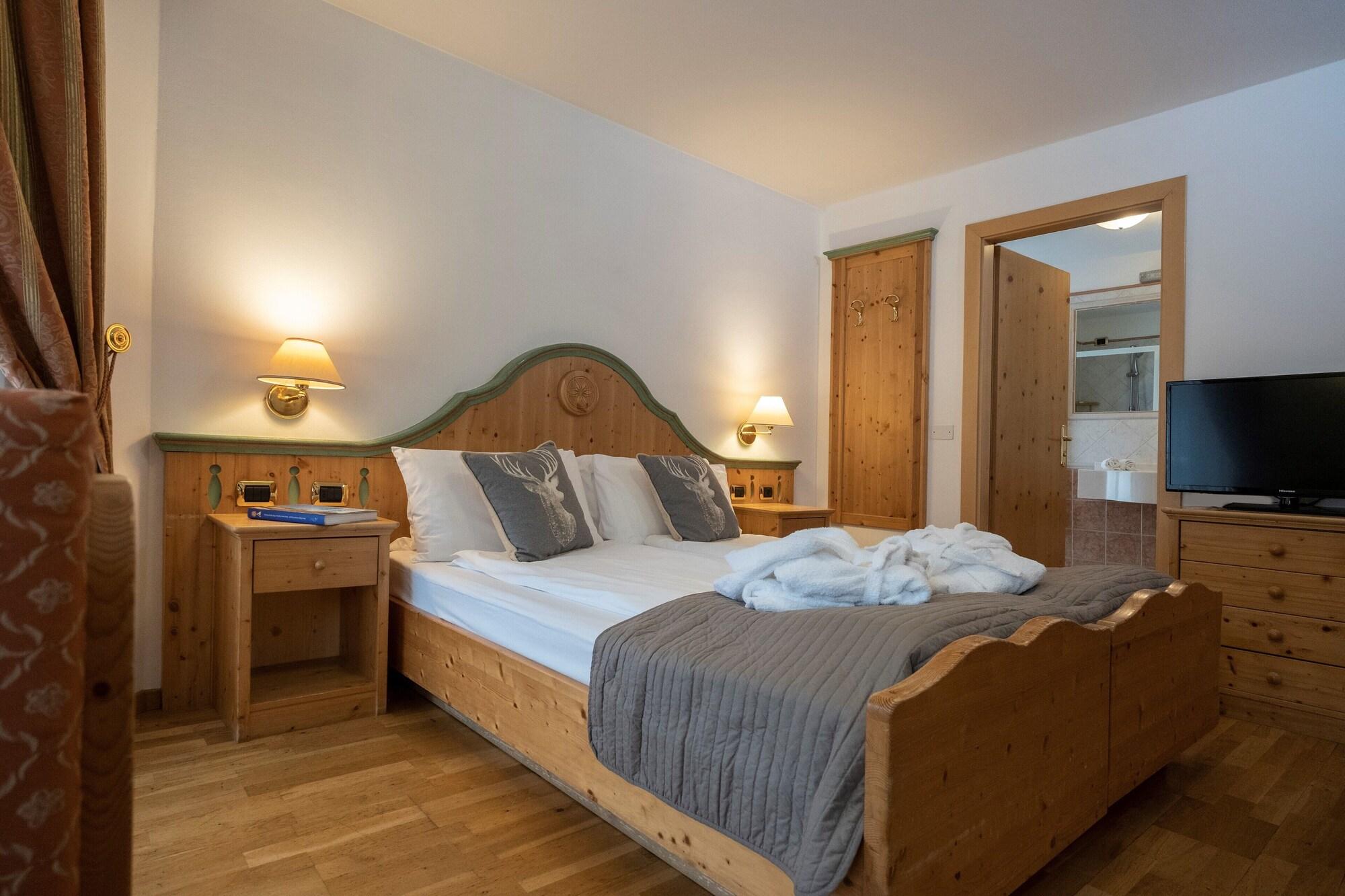 Hotel Soreghes Gran Chalet Campitello di Fassa Εξωτερικό φωτογραφία